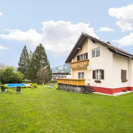 In Near Lift Apartment