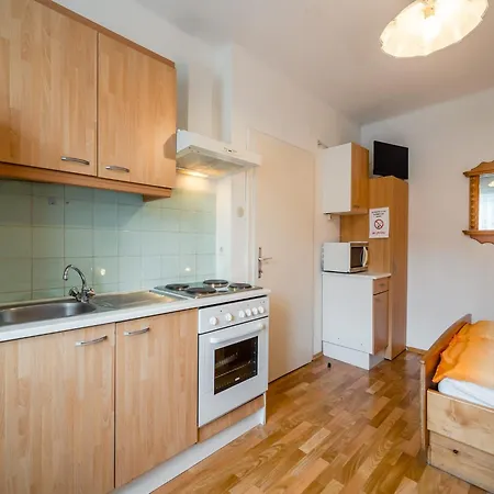 Apartment In Near Lift